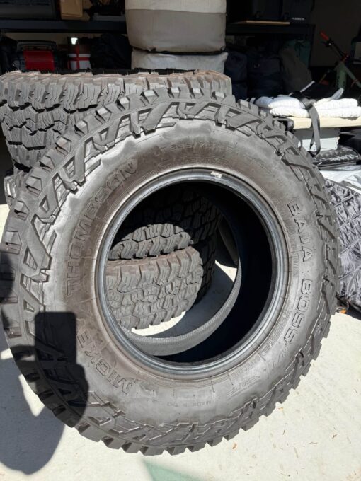 Mickey Thompson Baja Boss M/T(LT305/70R18)