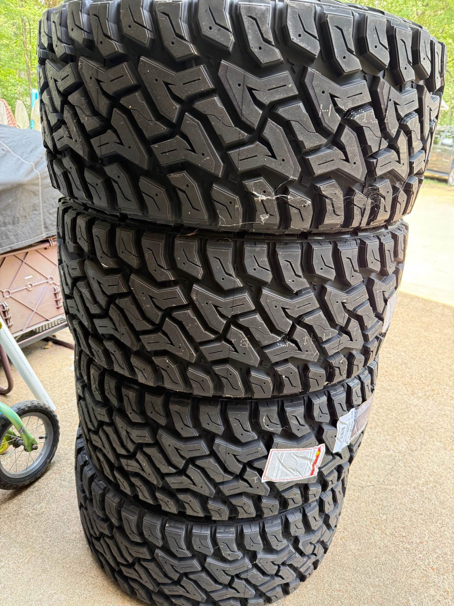 35x13.50R24 Predator New Mutant RT Hybrid Tires