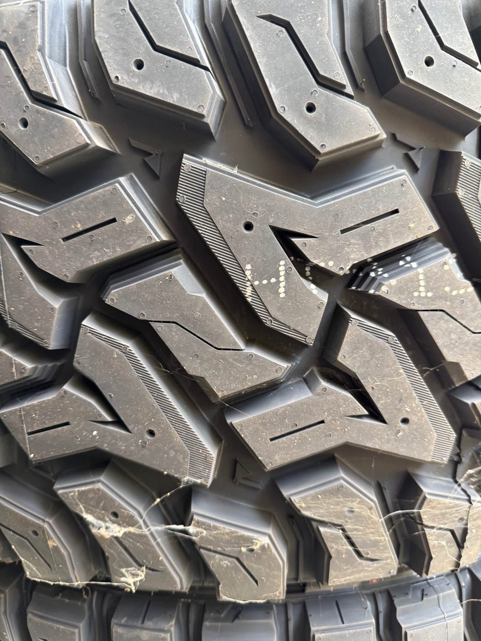 35x13.50R24 Predator New Mutant RT Hybrid Tires - Image 3