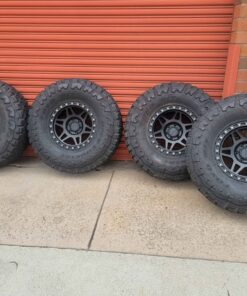 Method MR312 wheels paired with 37x12.50R17 Toyo tires