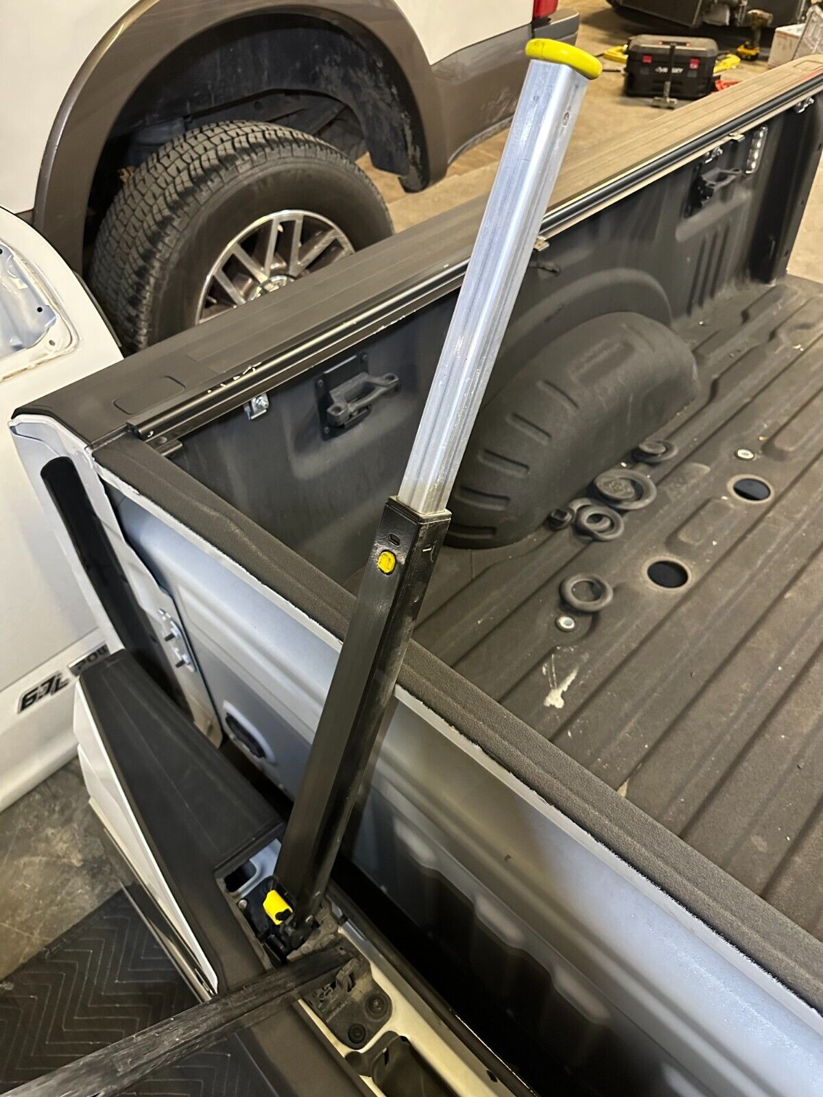 2017–2022 Ford F-250 / F-350 Factory Platinum Tailgate w/ Step & Camera – Oxford White - Image 9