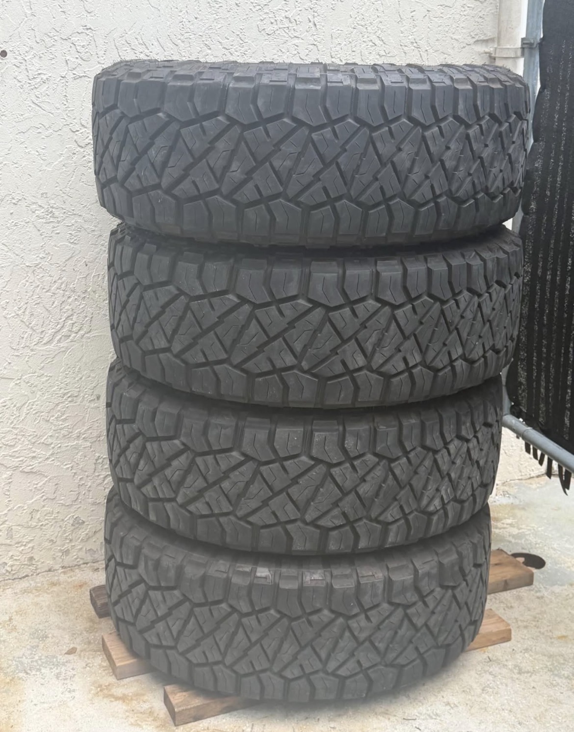 37x12.50R20 Nitto Ridge Grappler Tires – Aggressive Hybrid All-Terrain Performance for Trucks - Image 2