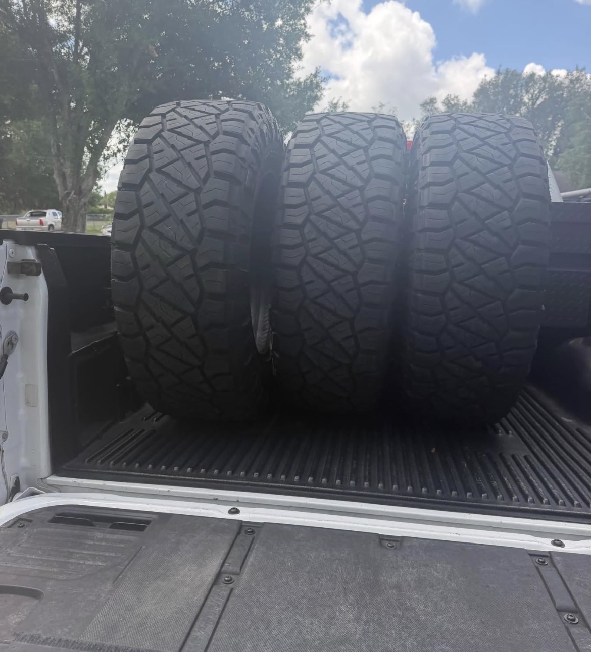37x12.50R20 Nitto Ridge Grappler Tires – Aggressive Hybrid All-Terrain Performance for Trucks - Image 4