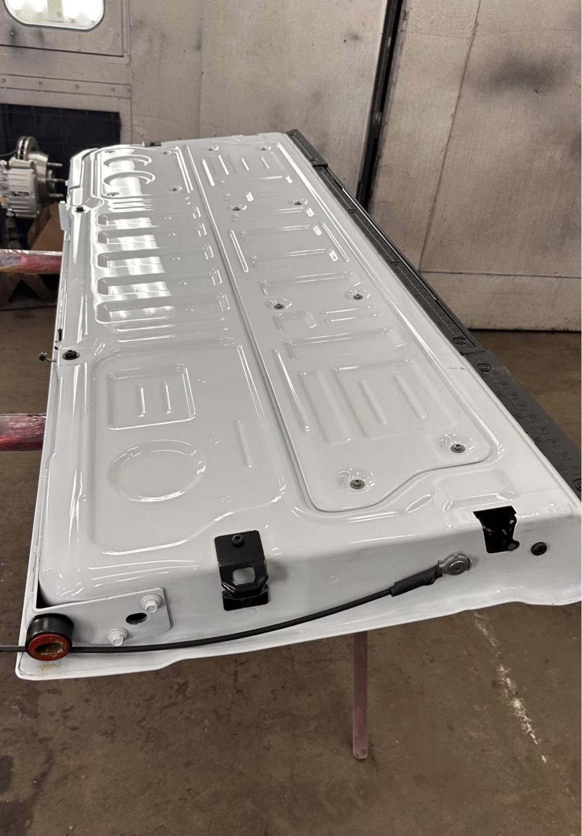 2023-2026 Ford F250 Tailgate White – OEM Oxford White Super Duty Tailgate Guide - Image 3