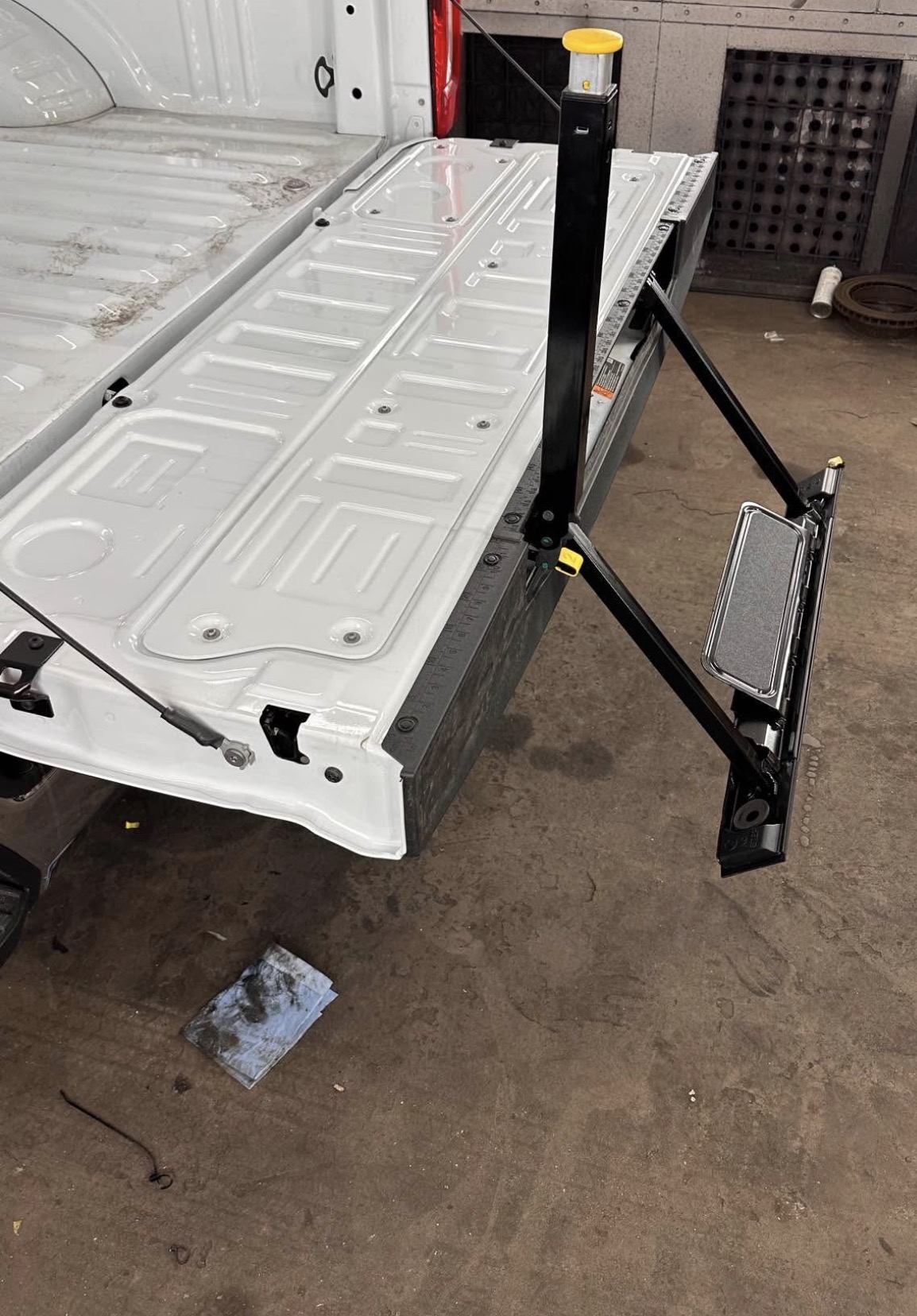 2023-2026 Ford F250 Tailgate White – OEM Oxford White Super Duty Tailgate Guide - Image 6