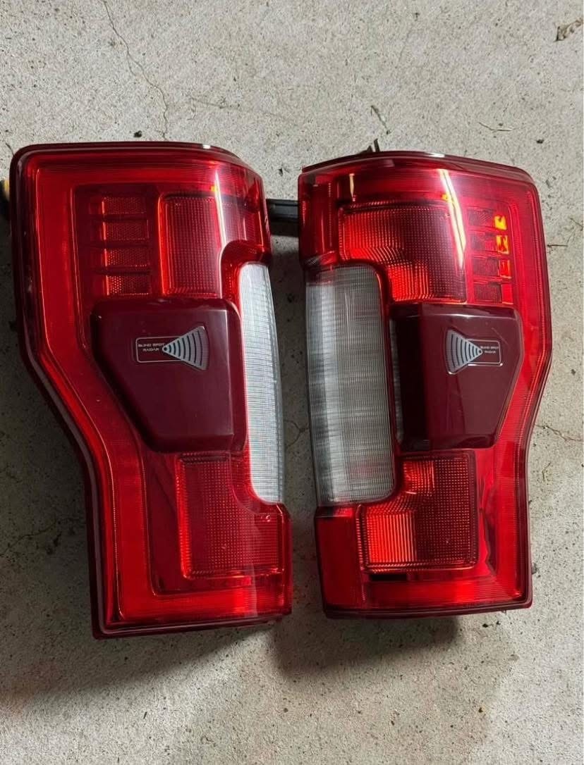 2017-2019 Ford F250 F350 F450 Super Duty BLIS Tail Light OEM Assembly For Sale