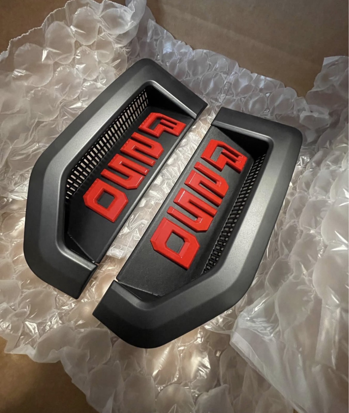 2017-2022 Ford F250 Super Duty Fender Emblems / Badges Custom Matte Black + Gloss Red For Sale - Image 4