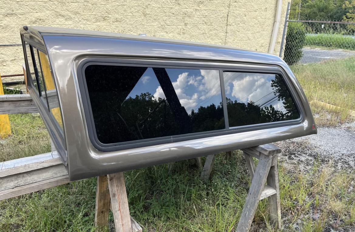 2011-2016 Ford F250 Super Duty LEER Camper Shell with Tailgate Ladder