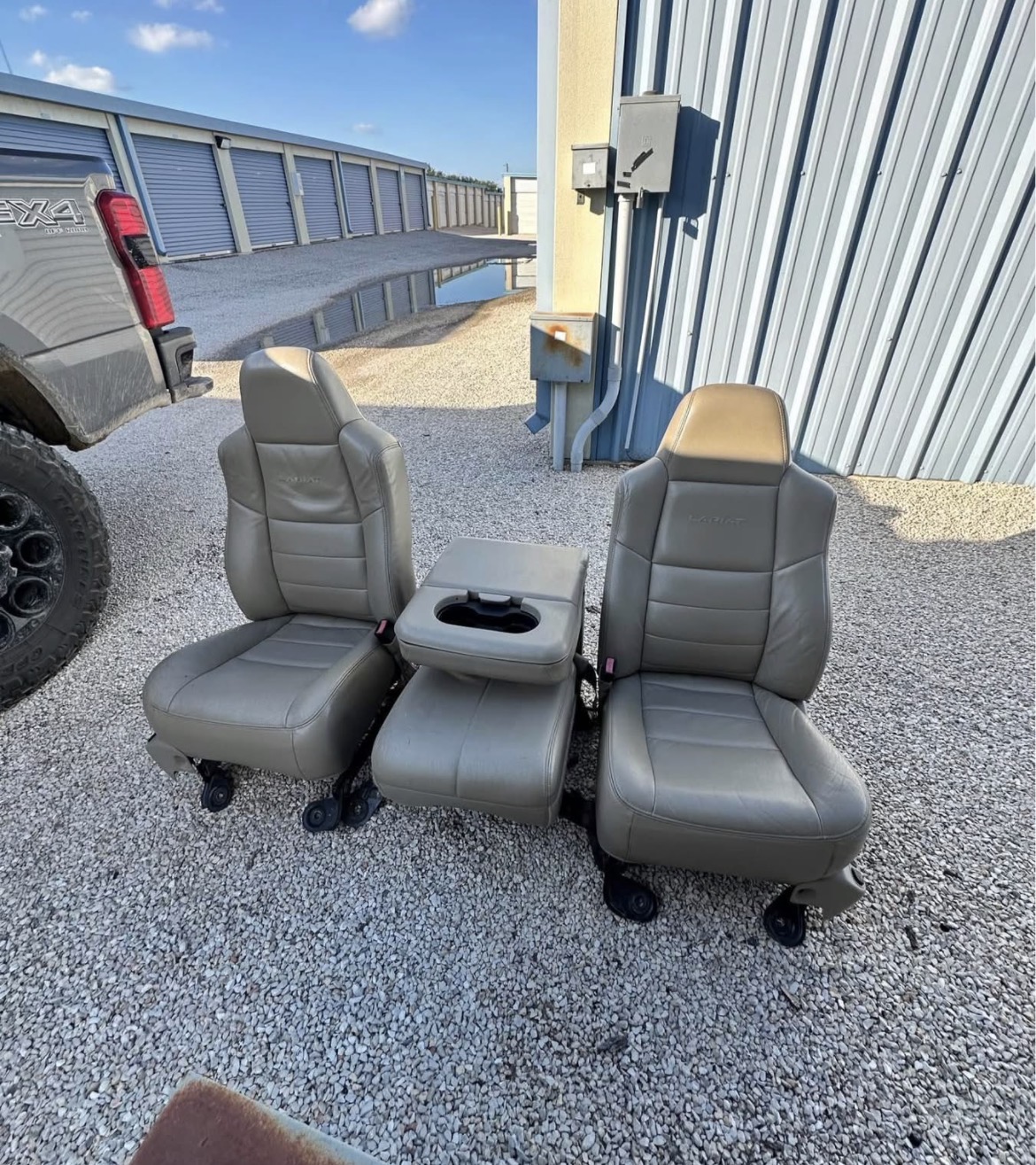 1999-2007 Ford F250 F350 Super Duty Lariat Crew Cab Grey Leather Front Seats & Center Console - Image 2