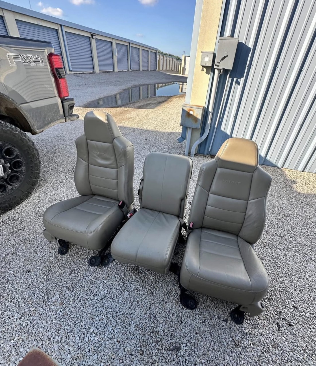 1999-2007 Ford F250 F350 Super Duty Lariat Crew Cab Grey Leather Front Seats & Center Console - Image 3