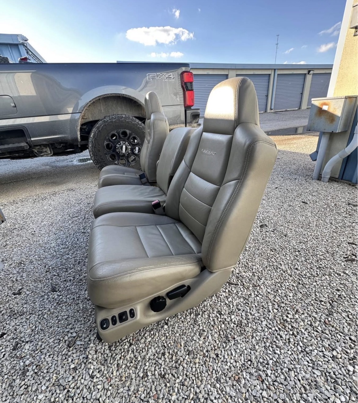 1999-2007 Ford F250 F350 Super Duty Lariat Crew Cab Grey Leather Front Seats & Center Console - Image 4