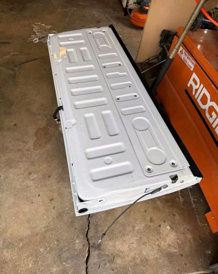 2015-2017 Ford F-150 XLT White Tailgate with Reverse Camera - Image 5