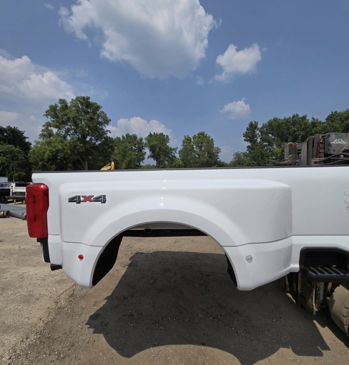 2023–2026 Ford Super Duty F-350 F-450 F-550 8’ Dually Truck Bed Without Tailgate – OEM Oxford White - Image 2
