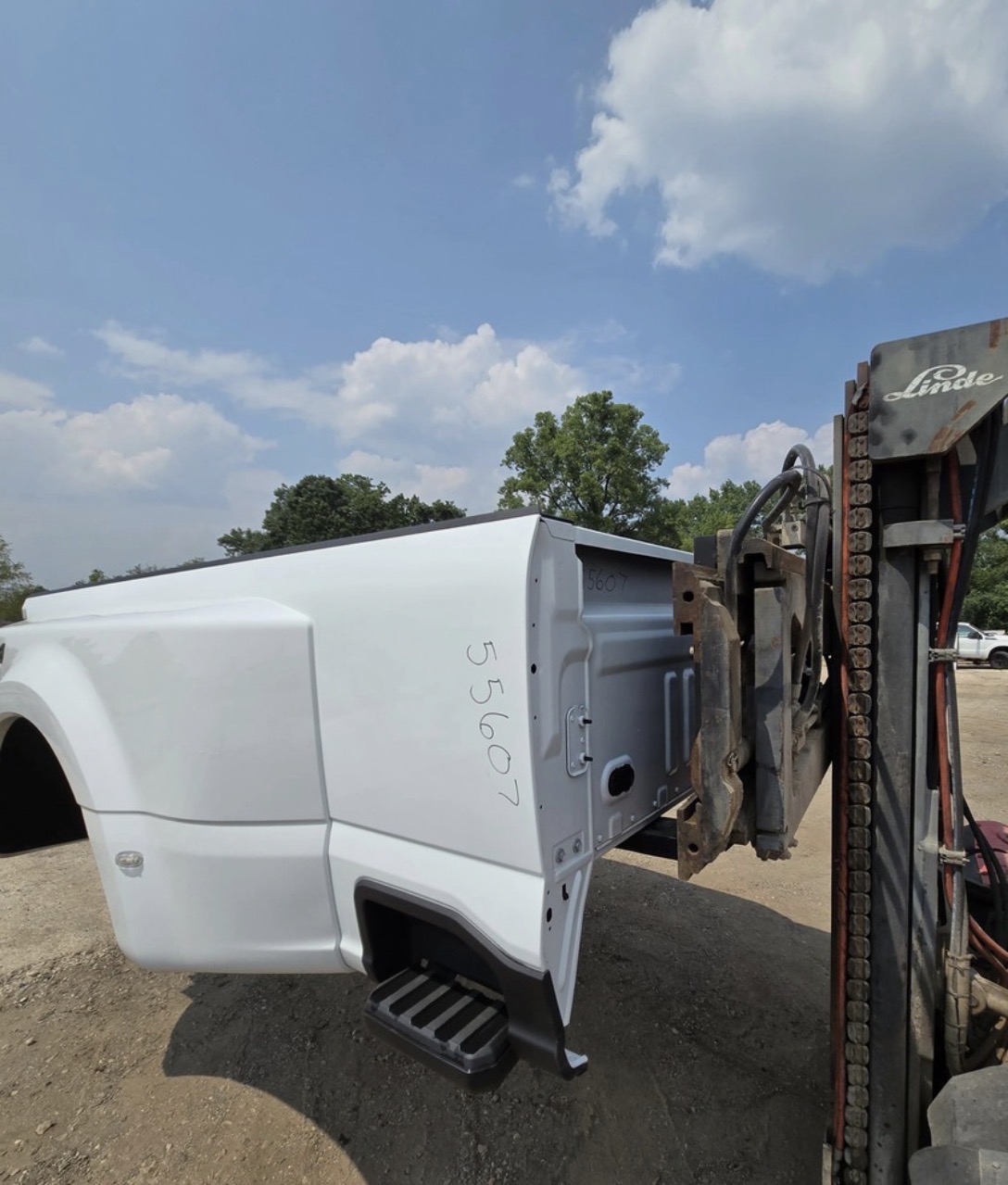 2023–2026 Ford Super Duty F-350 F-450 F-550 8’ Dually Truck Bed Without Tailgate – OEM Oxford White - Image 4