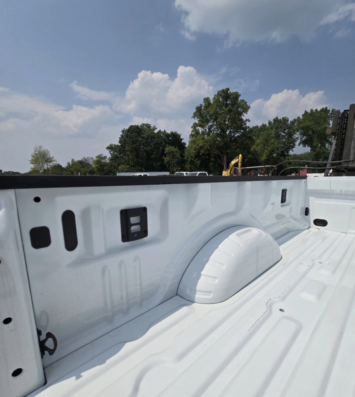 2023–2026 Ford Super Duty F-350 F-450 F-550 8’ Dually Truck Bed Without Tailgate – OEM Oxford White - Image 7
