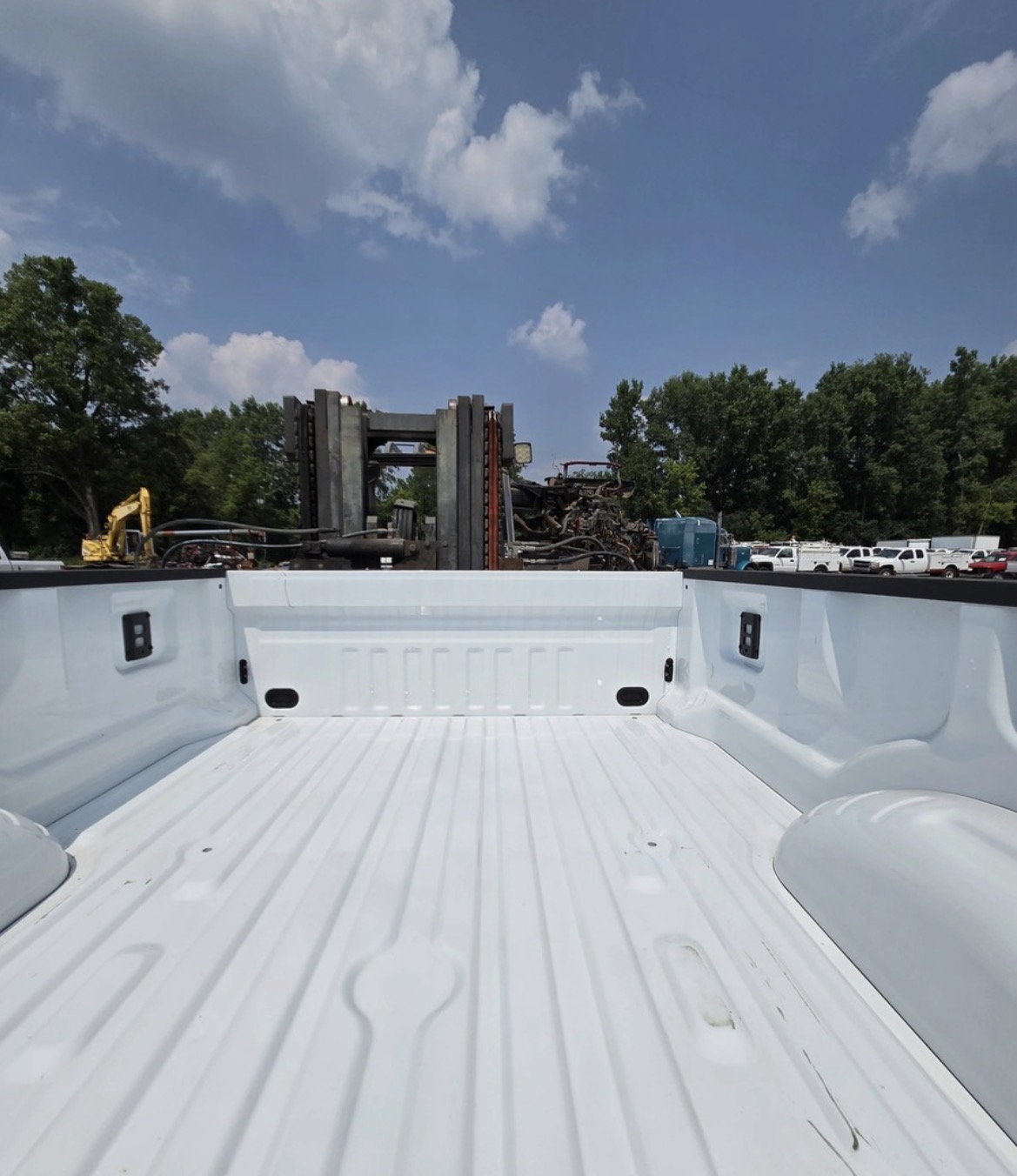 2023–2026 Ford Super Duty F-350 F-450 F-550 8’ Dually Truck Bed Without Tailgate – OEM Oxford White - Image 8