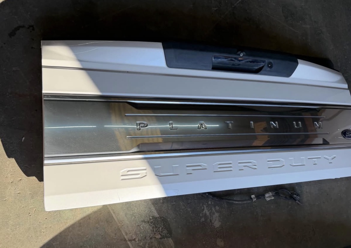 2017–2022 Ford F-250 F-350 F-450 Platinum Tailgate – White Platinum Pearl (Paint Code UG) | OEM Factory Super Duty Tailgate - Image 3