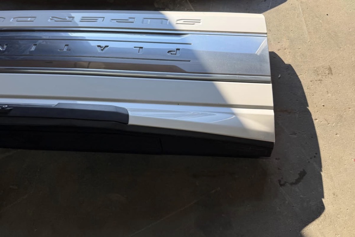 2017–2022 Ford F-250 F-350 F-450 Platinum Tailgate – White Platinum Pearl (Paint Code UG) | OEM Factory Super Duty Tailgate - Image 5