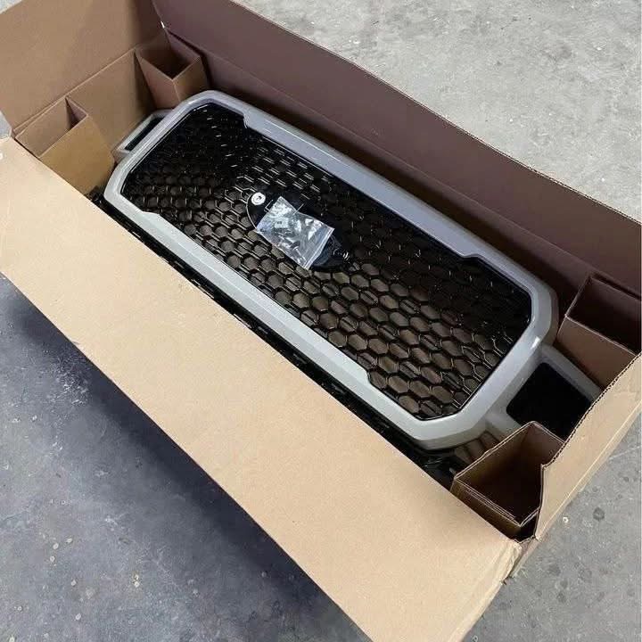 2018–2020 Ford F-150 OEM Front Grille – White & Black Factory Grille - Image 2