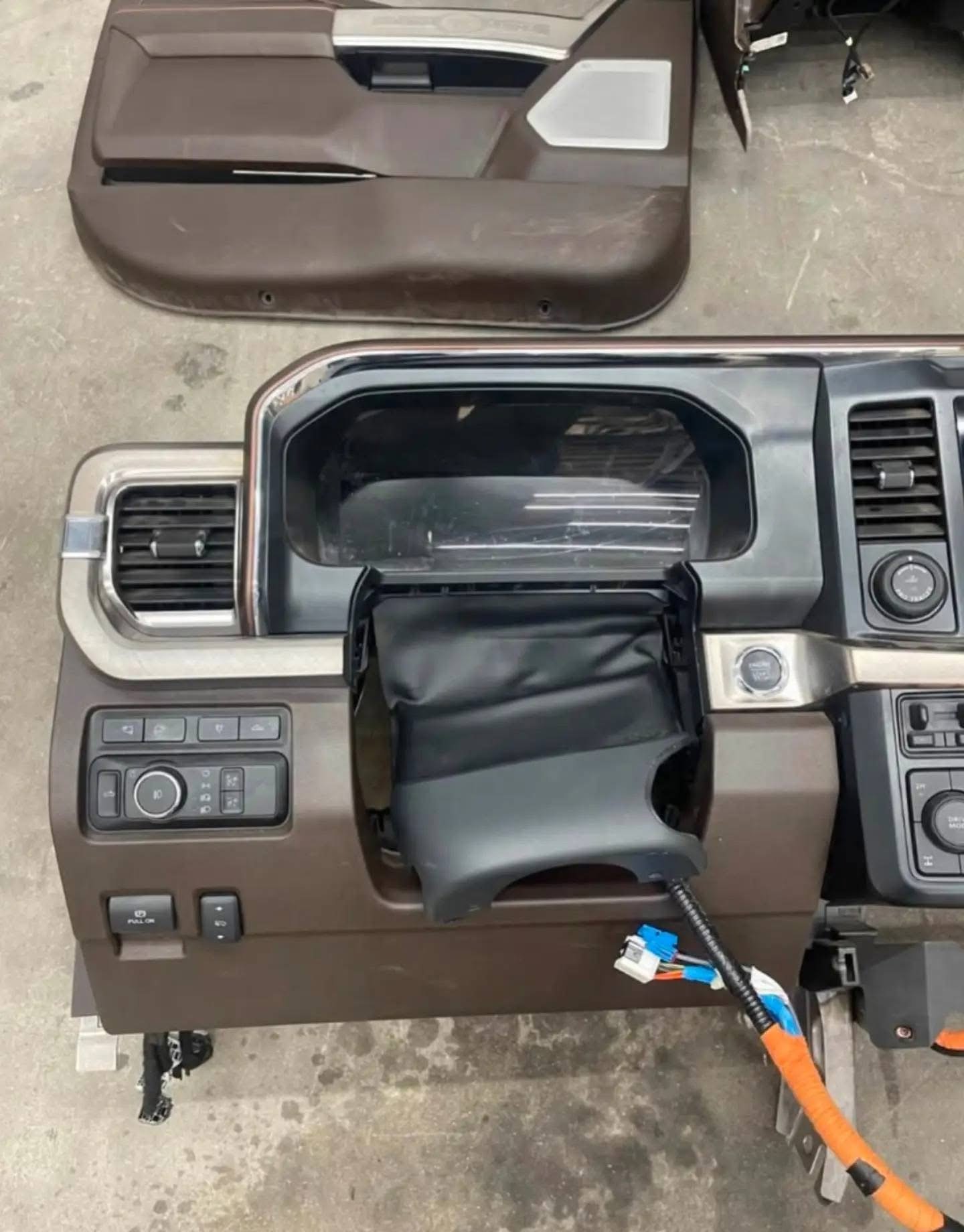 2023–2026 Ford F-250 F-350 F-450 King Ranch Interior Seats, Center Console & Dashboard - Image 6