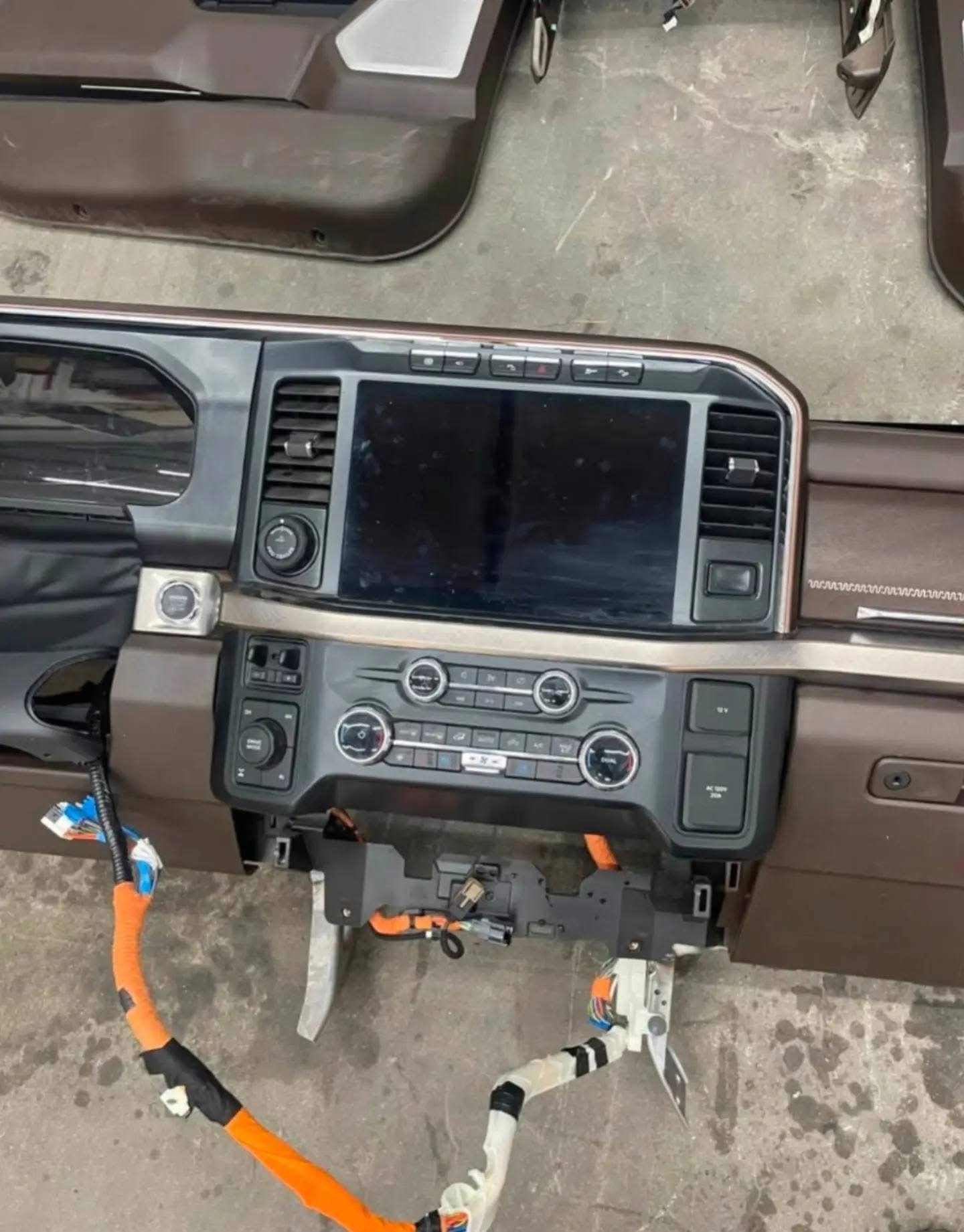 2023–2026 Ford F-250 F-350 F-450 King Ranch Interior Seats, Center Console & Dashboard - Image 9