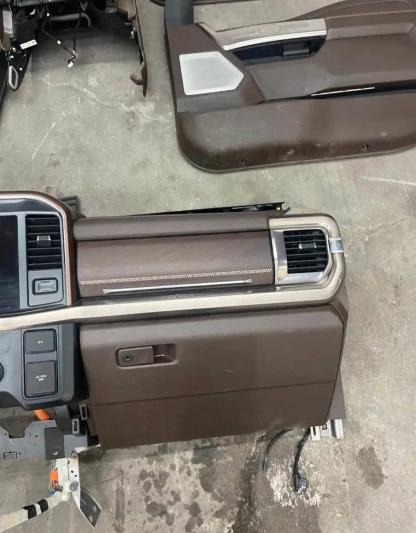 2023–2026 Ford F-250 F-350 F-450 King Ranch Interior Seats, Center Console & Dashboard - Image 7