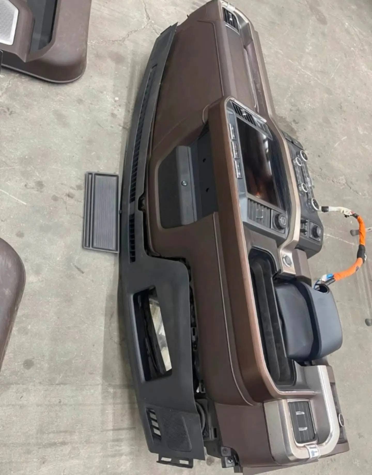 2023–2026 Ford F-250 F-350 F-450 King Ranch Interior Seats, Center Console & Dashboard - Image 8
